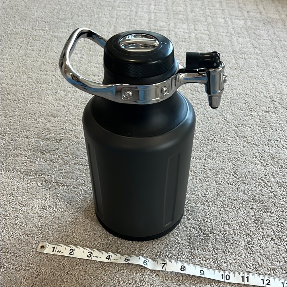Growler Werks 64oz Black/Grey Stainless Steel Growler